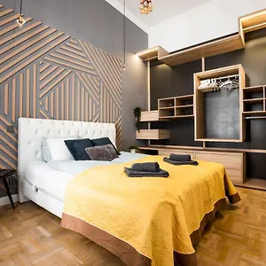 deluxe-quentin-home-next-to-the-fashion-street.inbudapesthotels.com/